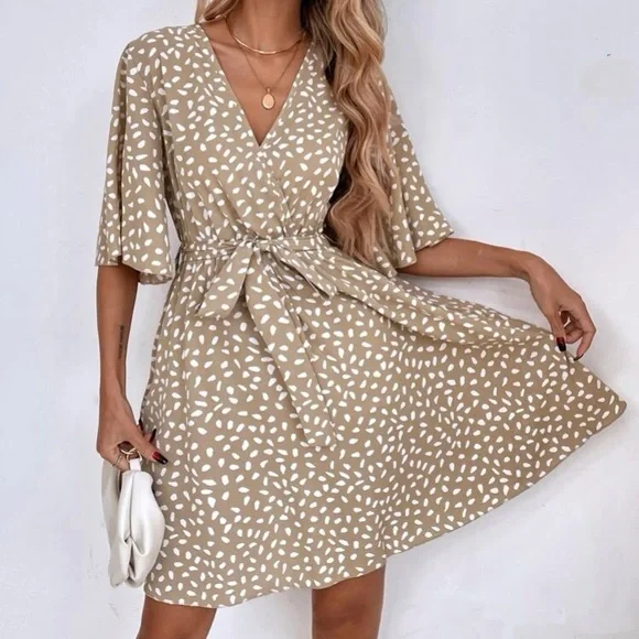 Boho ditsy floral butterfly sleeve belted mini dress - Picture 3 of 6